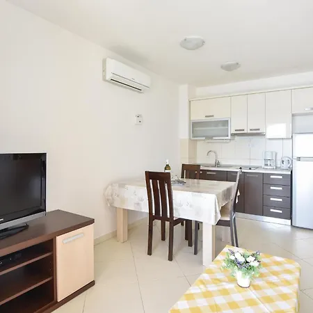 Nice Apartment In Stanici With Kitchenette