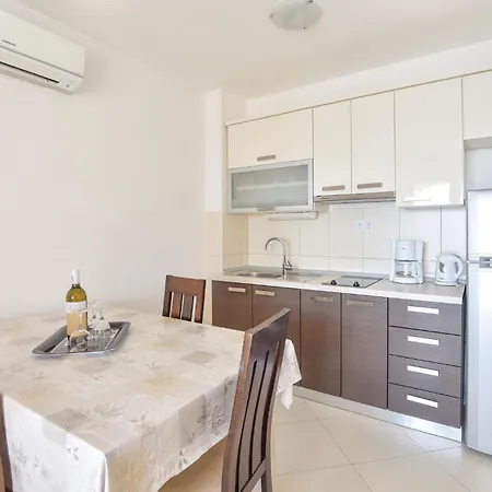 Nice Apartment In Stanici With Kitchenette Apartment *